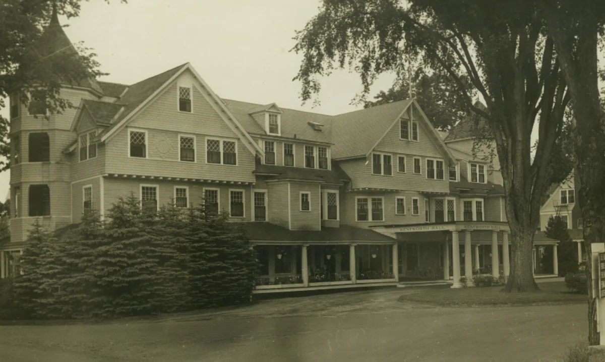 Historic black and white image of the Wentworth Inn